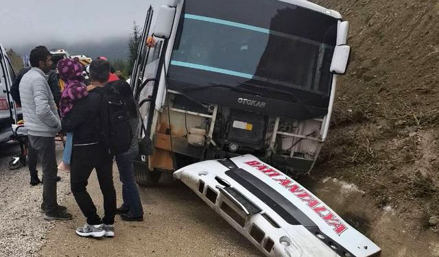 Yolcu midibüsü şarampole düştü: 9 yaralı