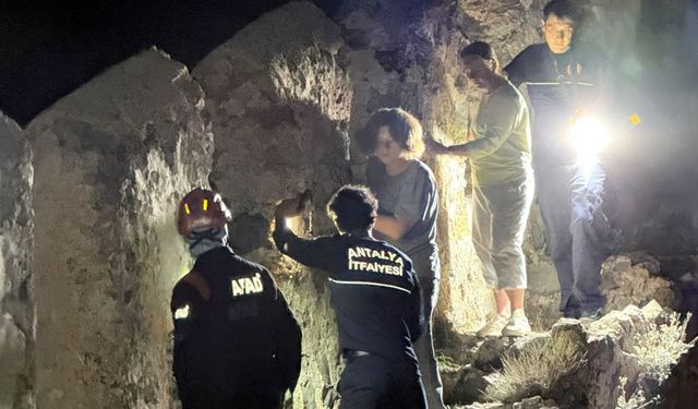Alanya Kalesi'nde mahsur kalan 3 Rus turist kurtarıldı