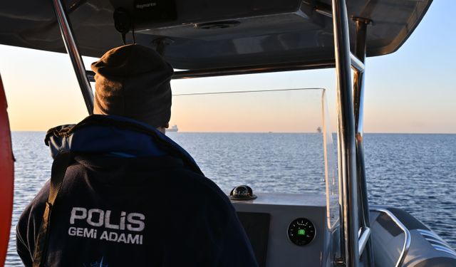 Deniz polisinden Konyaaltı'nda SUP board denetimi