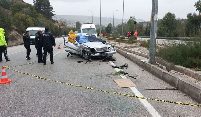 Düğün yolunda kaza: 1 ölü, 4 yaralı