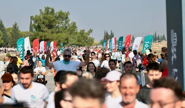 Denizli'de Lykos Yarı Maratonu rekoru! 20 bin kişi Pamukkale'de buluştu