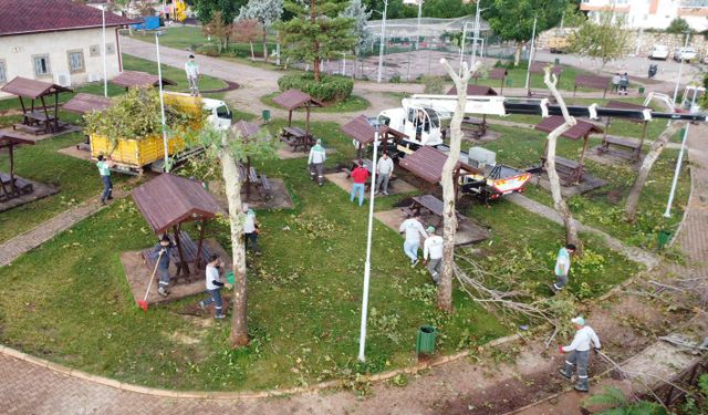Antalya Kepez'de hortumun izleri siliniyor