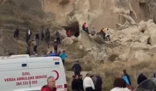 Kapadokya'da facia! Peribacaların turistlerin üstüne çöktü