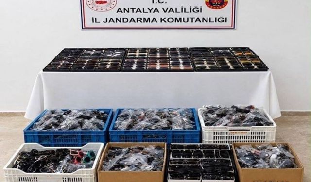 Konyaaltı ve Manavgat’ta gümrük kaçağı ürünler ele geçirildi