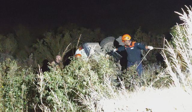 Otomobil uçuruma yuvarlandı: Sürücü öldü, eşi yaralandı