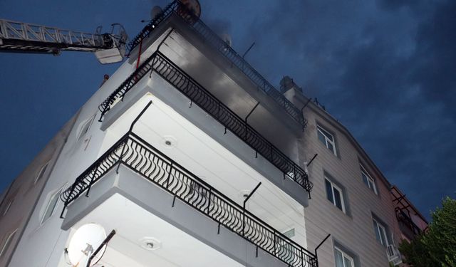 Priz kaynaklı yangında mutfak kullanılamaz hale geldi