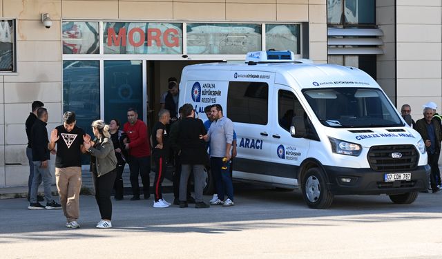 Antalya'da futbolcu sahilde yürürken kalp krizi geçirip öldü