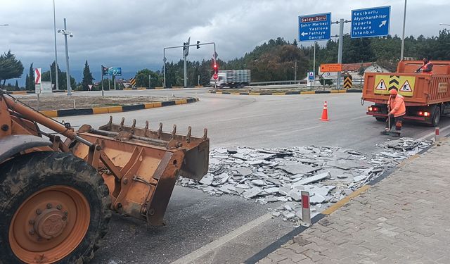 Yola granit plaka düşüren şoföre cezası