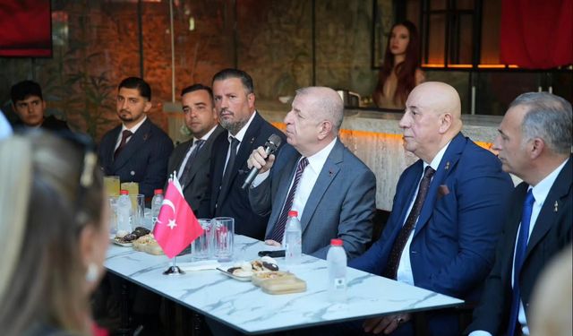 Ümit Özdağ Alanya’da gençler ve esnafla buluştu