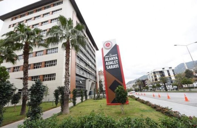 Alanya'da polisten operasyon: 2 hükümlü yakalandı