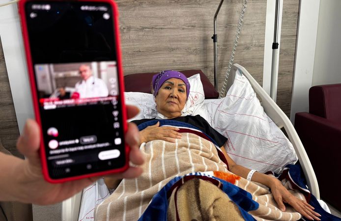 Kazakistan'dan geldiği Antalya'da sağlığına kavuştu