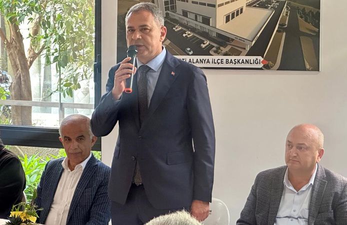AK Parti Alanya bayramlaşma programıyla fark yarattı