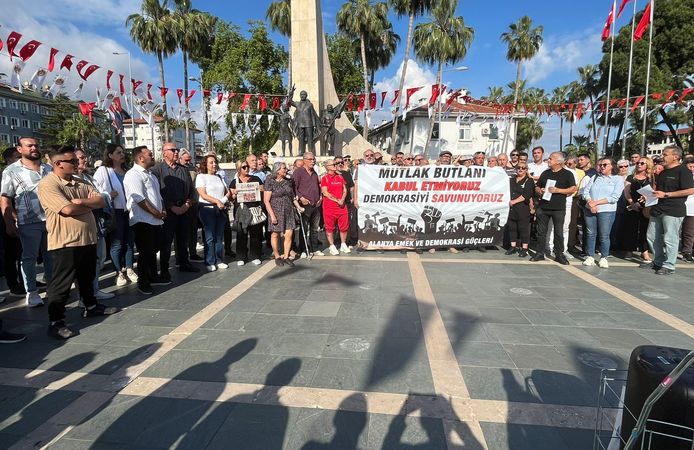 Alanya'da CHP Kurultay kararına sert tepki