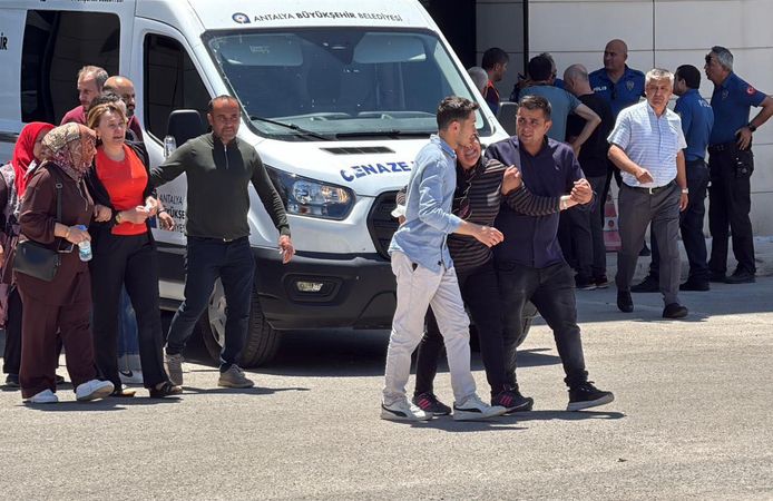 Antalya'da 7 aylık hamile hemşire evinde ölü bulundu