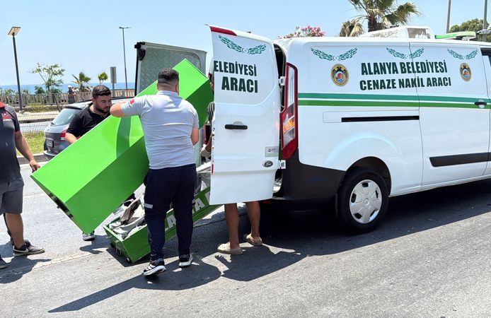 Alanya'da kamyonetle çarpışan motosikletli öldü