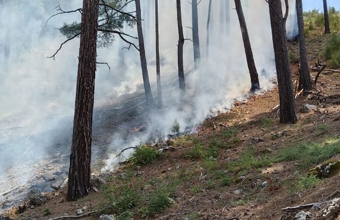 Antalya'da yıldırım düştü: Yangın söndürüldü