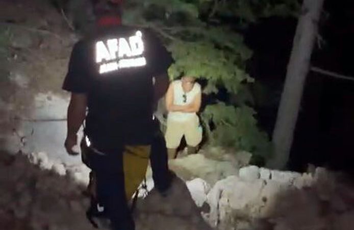 Manzara izlemek isterken mahsur kaldı, 8 saatlik operasyonla kurtarıldı