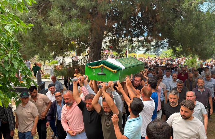 Otobüs kazasında hayatını kaybeden Hayriye Arıkan son yolculuğuna uğurlandı