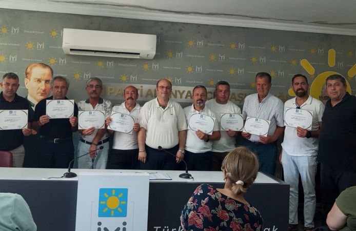 İYİ Parti Alanya’da yeni mahalle başkanları göreve başladı