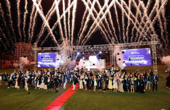 Alanya Üniversitesi mezunlarını coşkuyla uğurladı