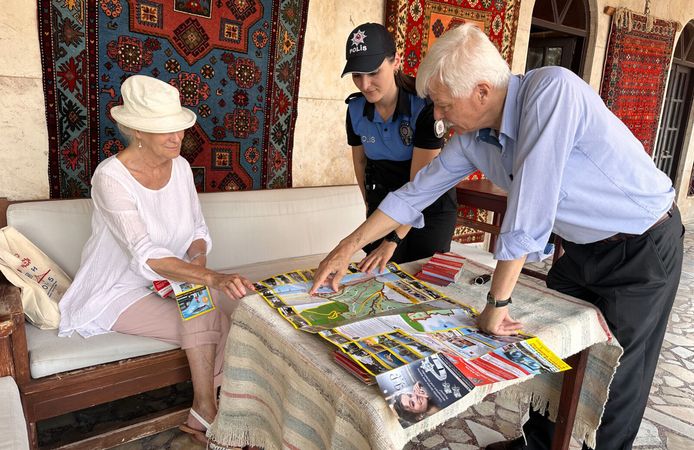 Alanya'da turistlere 4 dilde 'Güvenli Turizm' haritası