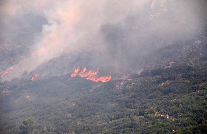Antalya'da 3 günde 8 ilçede 34 yangın çıktı