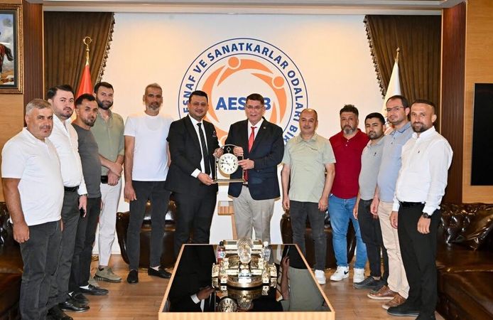 Alanya Elektrikçiler Odası'ndan AESOB Başkanı Dere'ye tebrik ziyareti