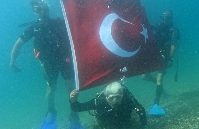 Antalya'da Kabotaj Bayramı deniz altında kutlandı