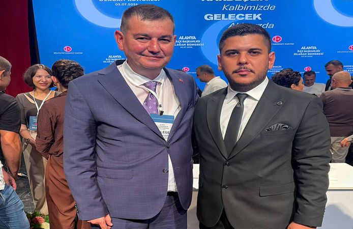 MHP Alanya Kongresi’nde sürpriz transfer: Zafer Partisi’nden Ali Rıza Alış MHP’ye geçti