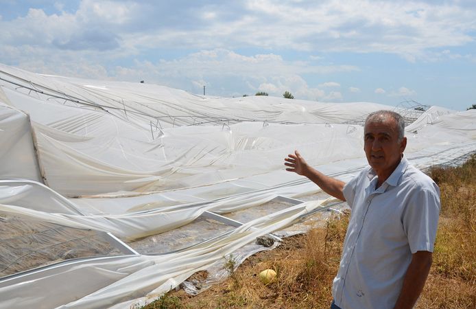 Antalya'da fırtına ve sağanakta seralar zarar gördü