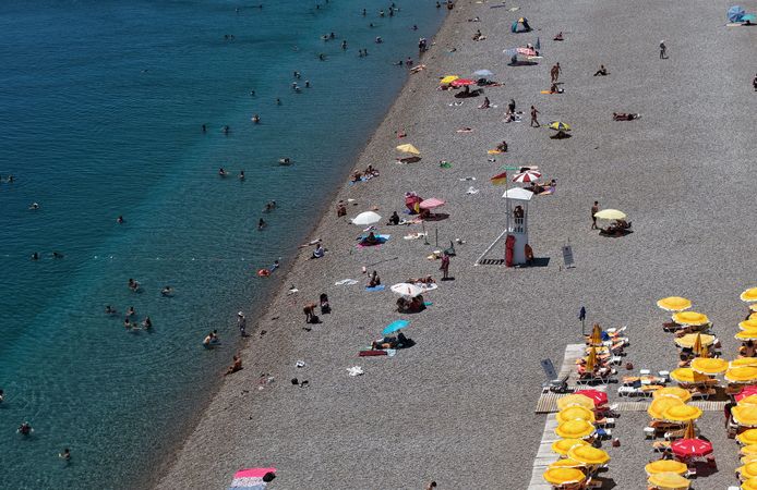 Antalya'da hissedilen sıcaklık 44 dereceyi buldu