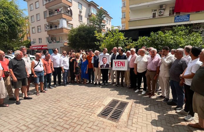 CHP Alanya İlçe Başkanı Bülent Kandemir ve yönetimi istifa etti