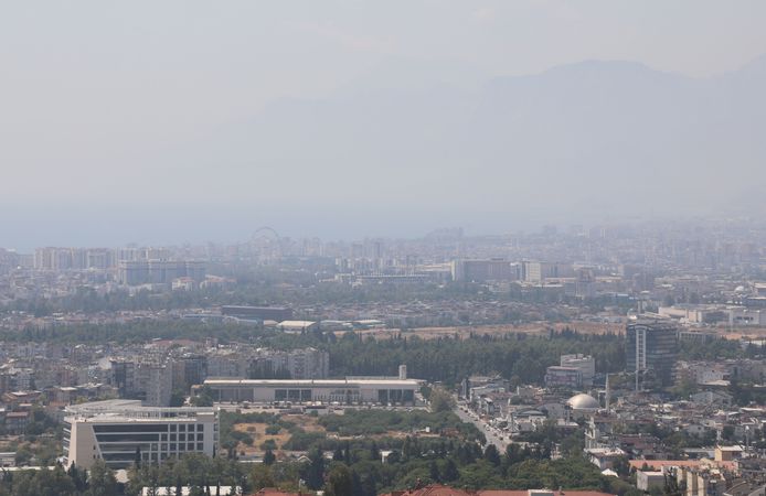 Antalya'da nem bulutları kenti kapladı
