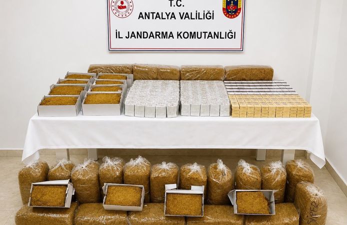 Alanya ve Demre'de operasyon: Kaçak tütün ele geçirildi