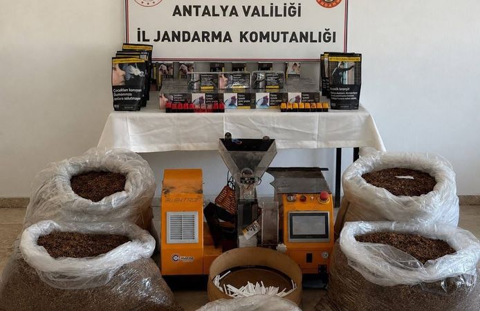 Antalya'da şüphelinin evine operasyon düzenlendi