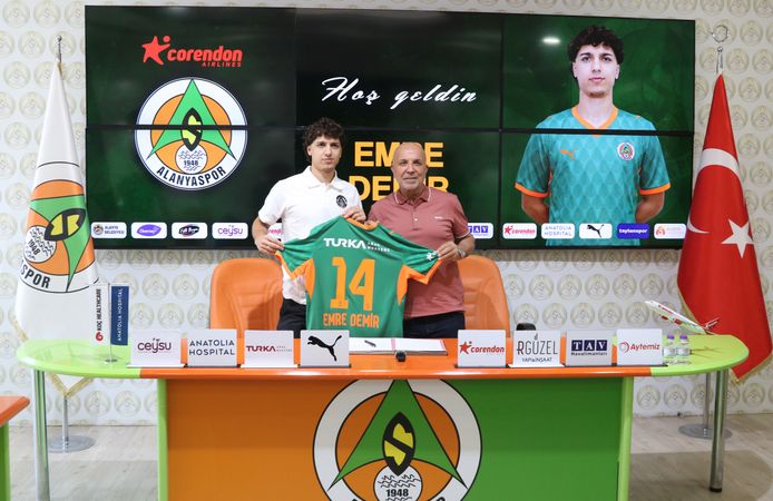 Alanyaspor, Emre Demir ile 3 yıllık sözleşme imzaladı