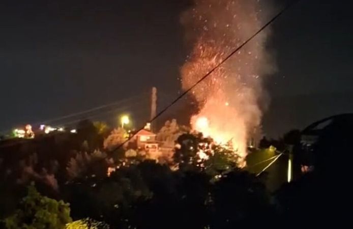 Alanya'da yerleşim yerlere yakın sazlık alanda yangın