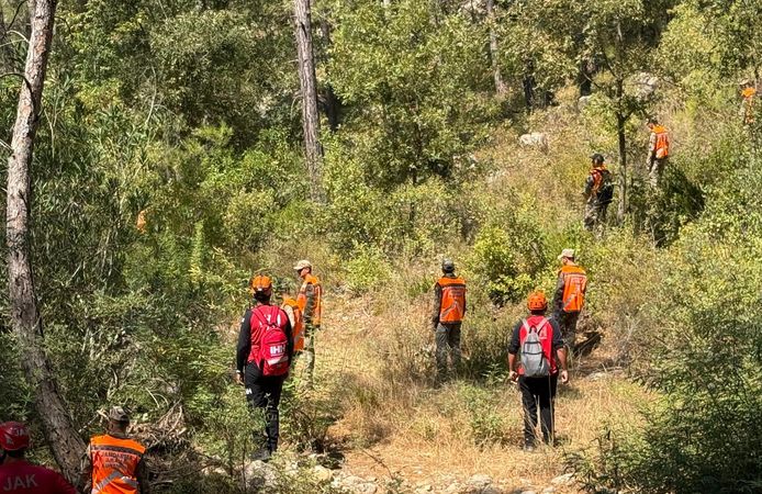 Alanya'da kayıp kişi için 50 kişilik ekiple arama çalışması başlatıldı