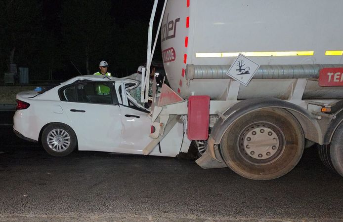 Manavgat'ta otomobil tankere çarptı: 1 ölü
