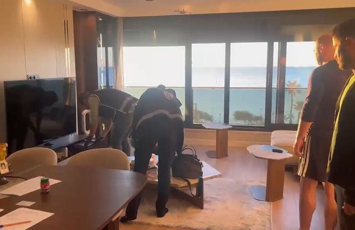 Antalya'da otelcilerin bulunduğu fuhuş operasyonunda 20 gözaltı