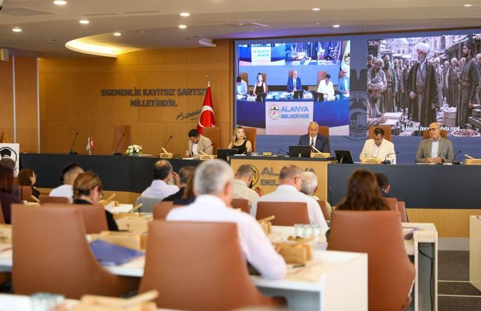 Başkan Özçelik tamamlanan ve devam eden projeleri açıkladı