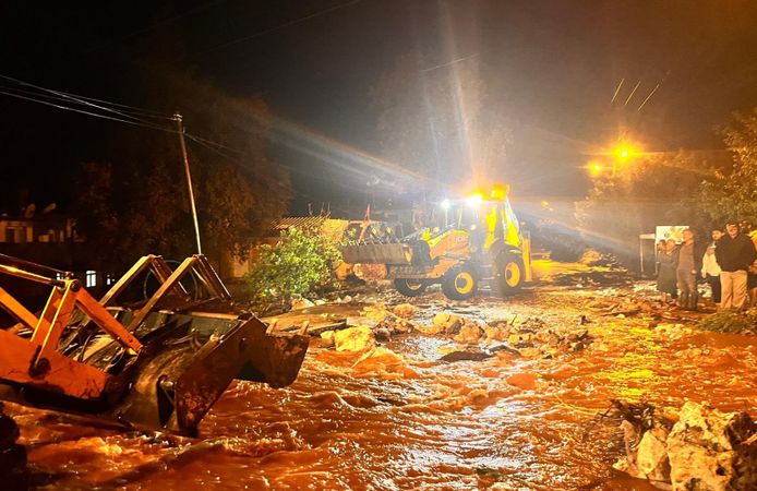 Antalya'da kuvvetli sağanak, sel ve su baskınlarına neden oldu