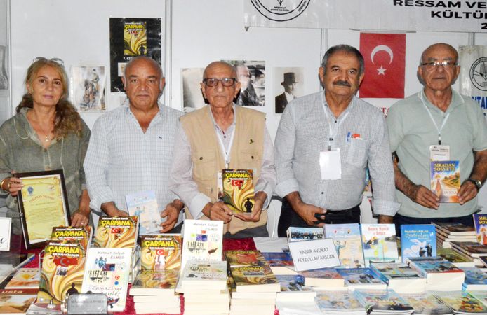 Antalyalı yazar ve şairler, kitap fuarında buluştu