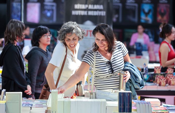 Kitap tutkunları Antalya Kitap Fuarı'nda buluşuyor