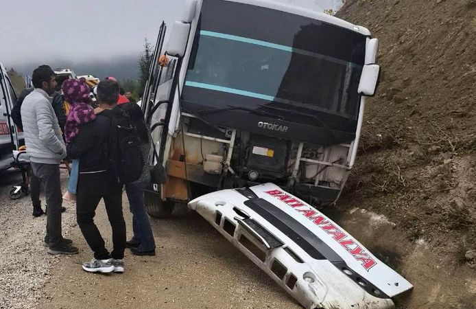 Yolcu midibüsü şarampole düştü: 9 yaralı