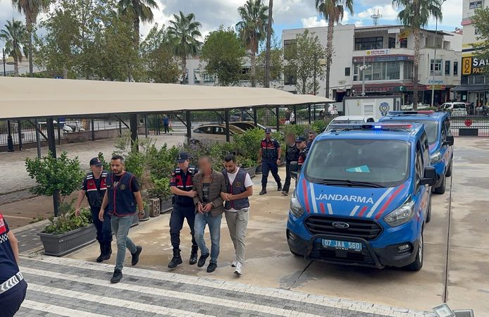 Gazipaşa’da 13 bıçak darbesiyle öldürüldü: Baba ve kız tutuklandı
