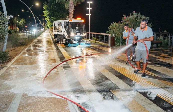 Alanya'da yollar temiz, kent daha ferah