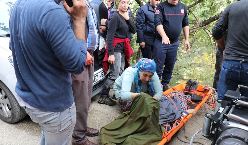 70 metrelik şarampole düşen otomobildeki anne ve 5 yaşındaki kızı yaralandı