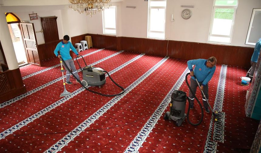 Alanya'da camilerde ramazan temizliği