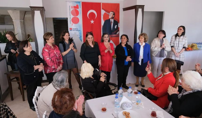 CHP’li kadınlardan Osman Tarık Özçelik'e tam destek